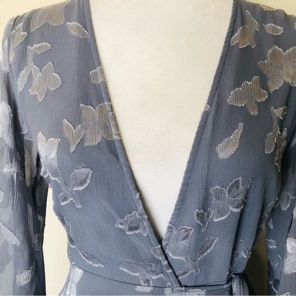 ASTR THE LABEL DUSTY BLUE BURNOUT WRAP FLORAL DRESS Size: XS - Picture 13 of 16